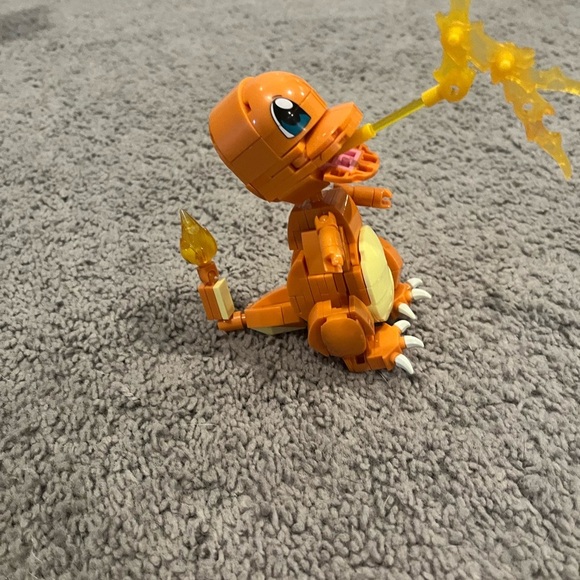 MEGA Pokémon Building Toys Set, Build & Show Charmander - Picture 5 of 8